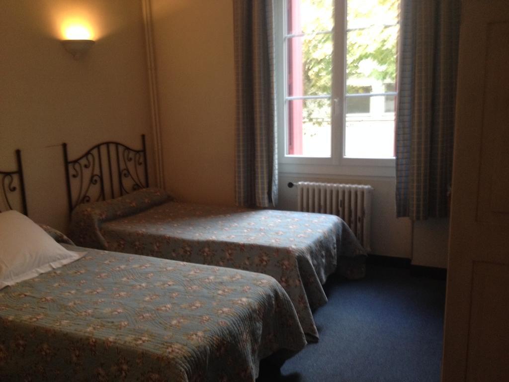 Hotel Restaurant Le Central Châteaurenard Kamer foto
